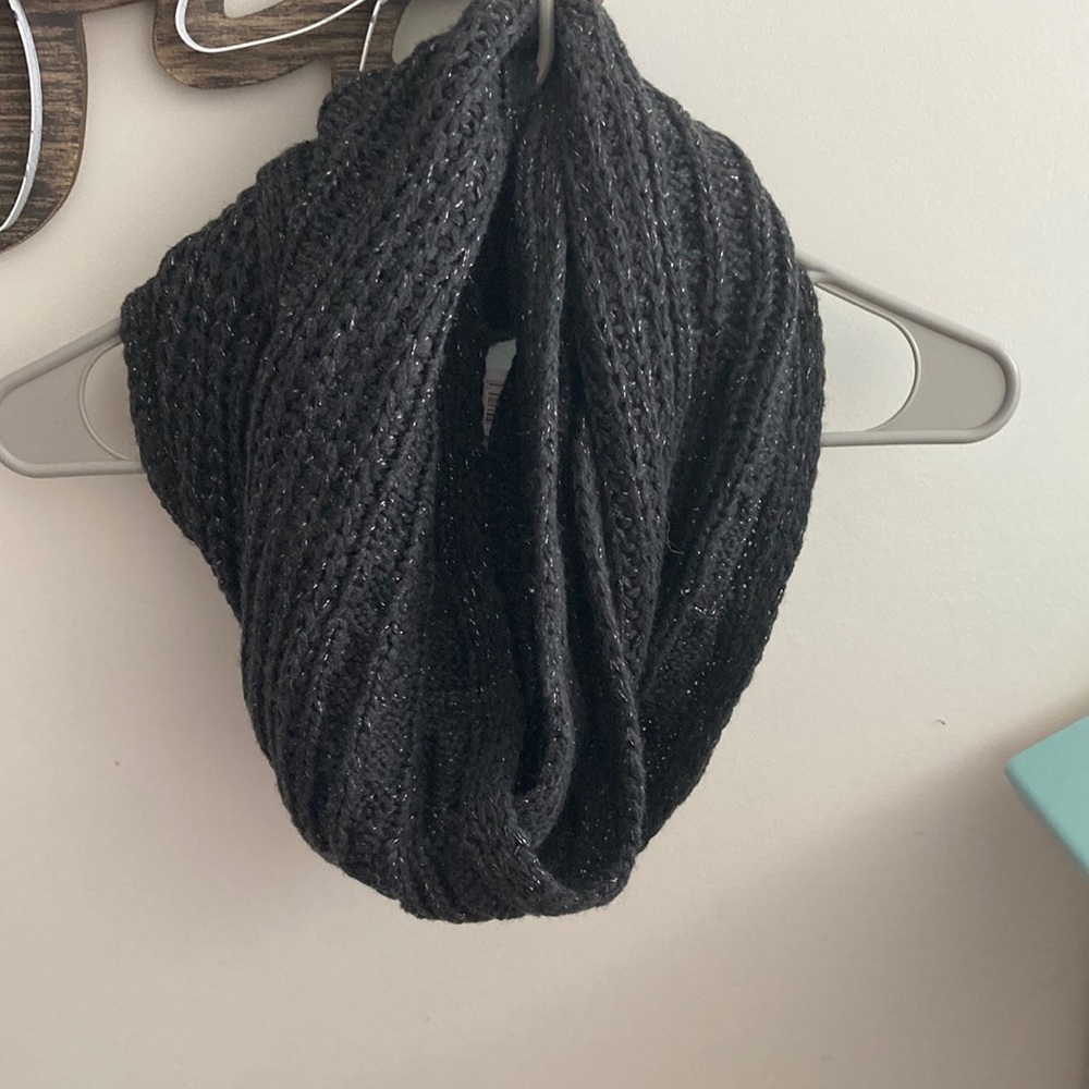NY&C Sparkly dark gray scarf